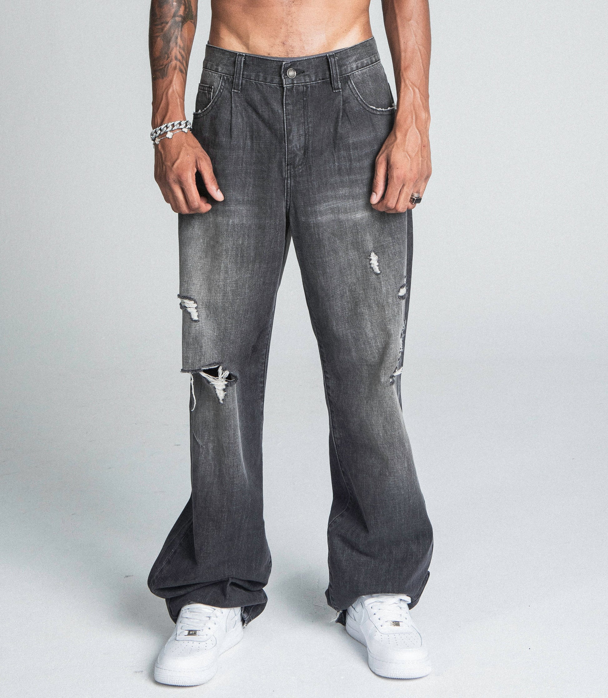 BLACK DISTRESSED BAGGY JEANS