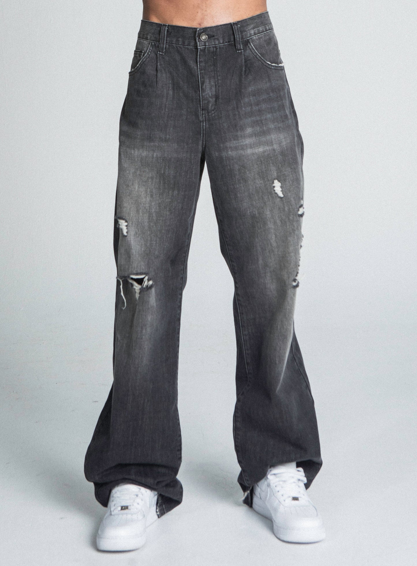 BLACK DISTRESSED BAGGY JEANS
