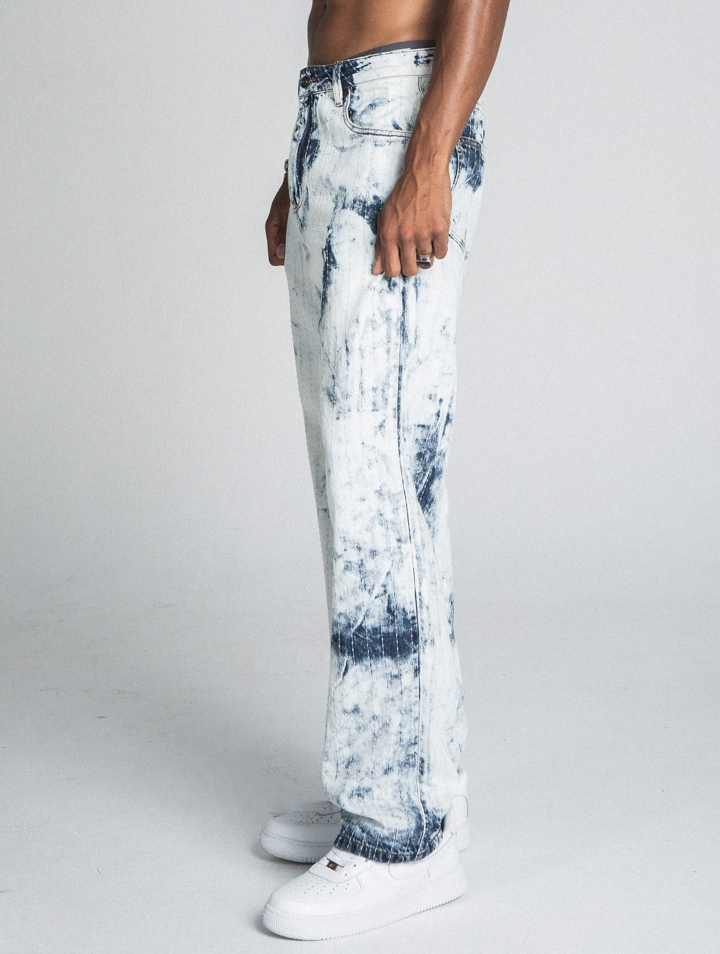 DARK BLUE/WHITE TIE DYE THREAD LINE LOOSE JEANS