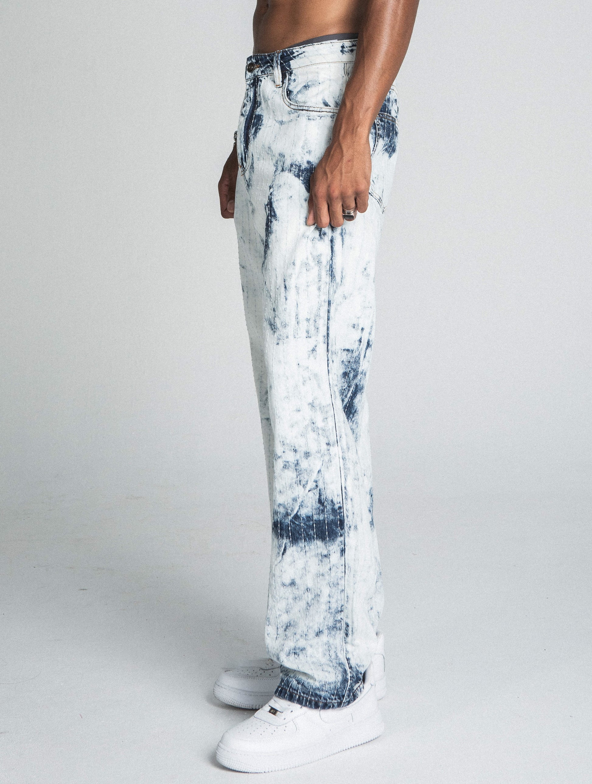 DARK BLUE/WHITE TIE DYE THREAD LINE LOOSE JEANS
