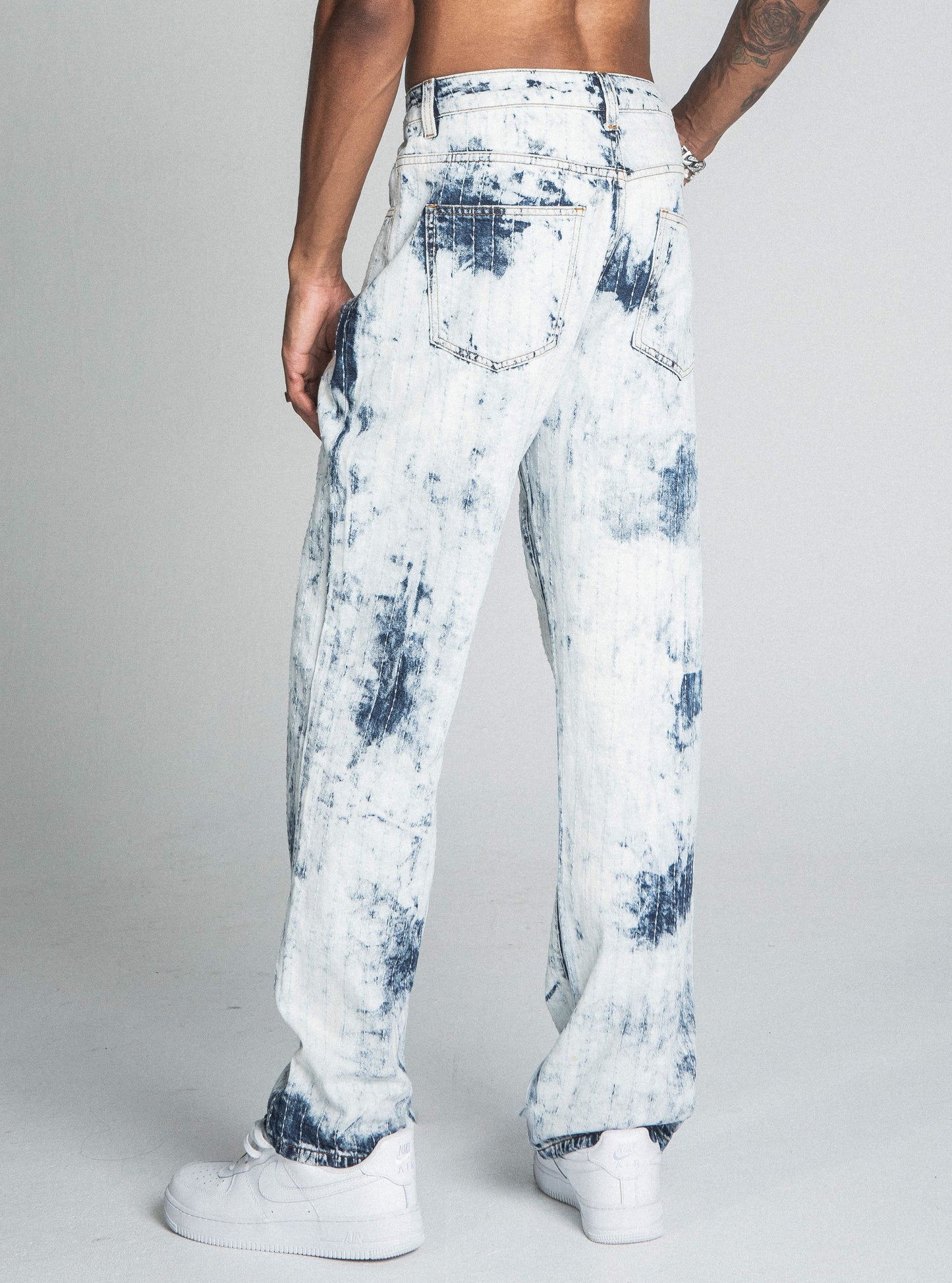 DARK BLUE/WHITE TIE DYE THREAD LINE LOOSE JEANS