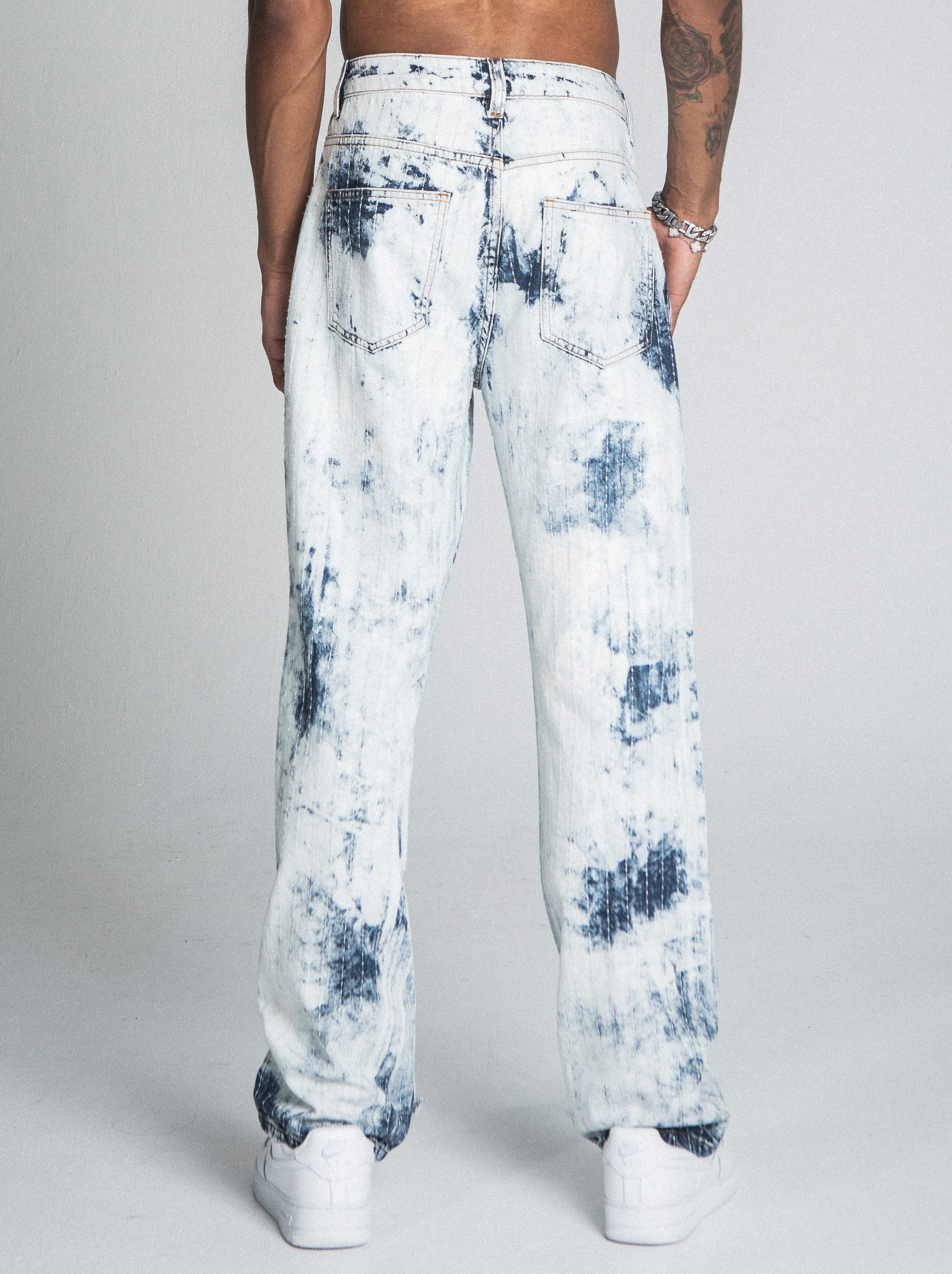 DARK BLUE/WHITE TIE DYE THREAD LINE LOOSE JEANS