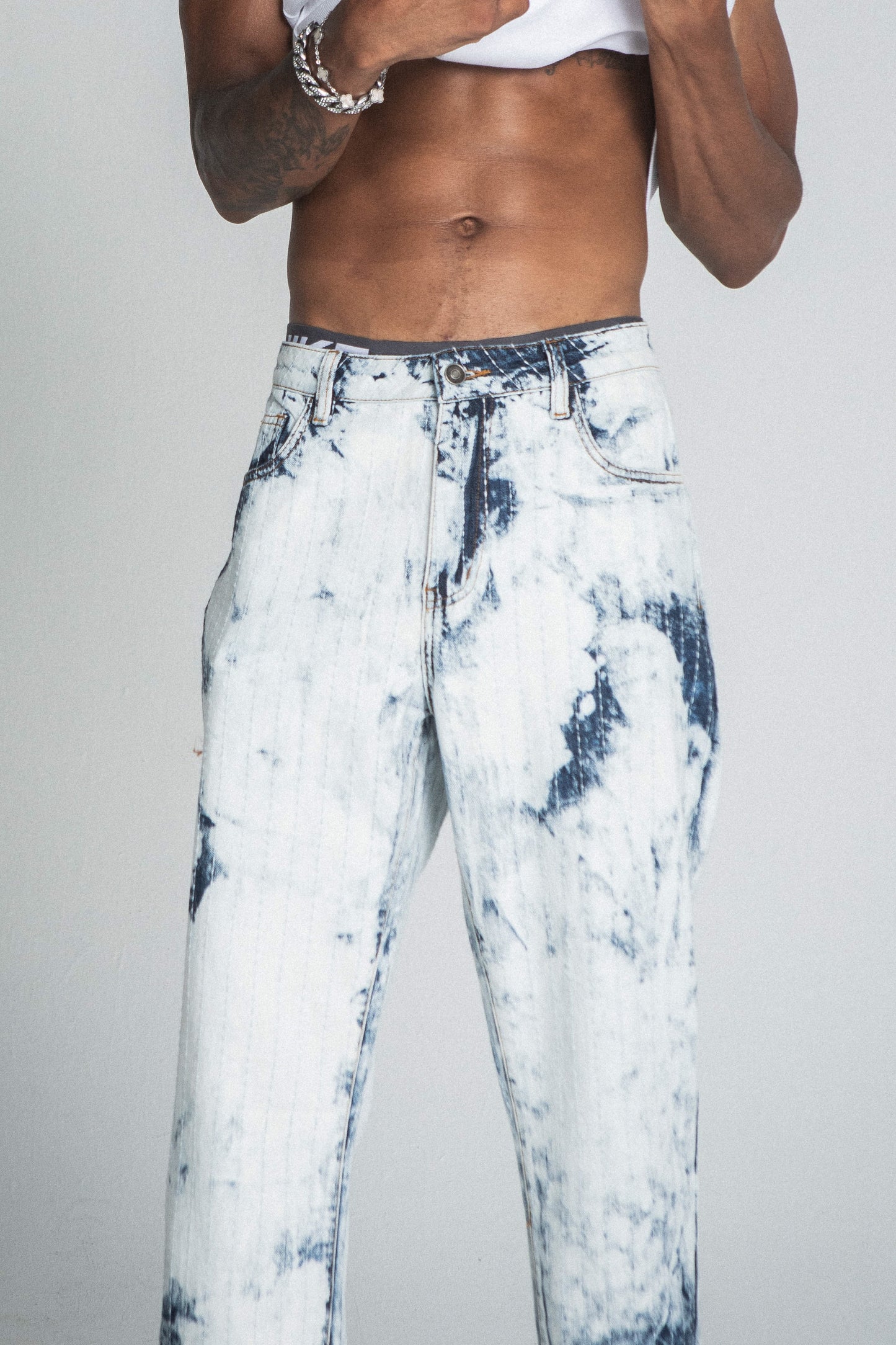 DARK BLUE/WHITE TIE DYE THREAD LINE LOOSE JEANS