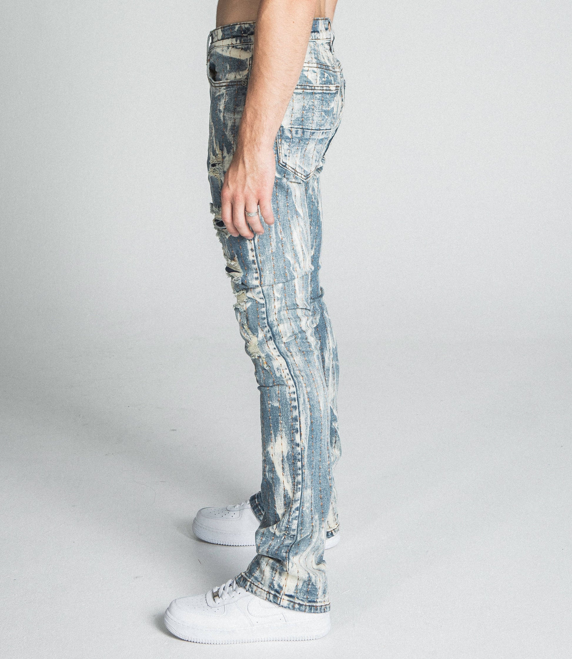THREAD LINE STACKED JEANS