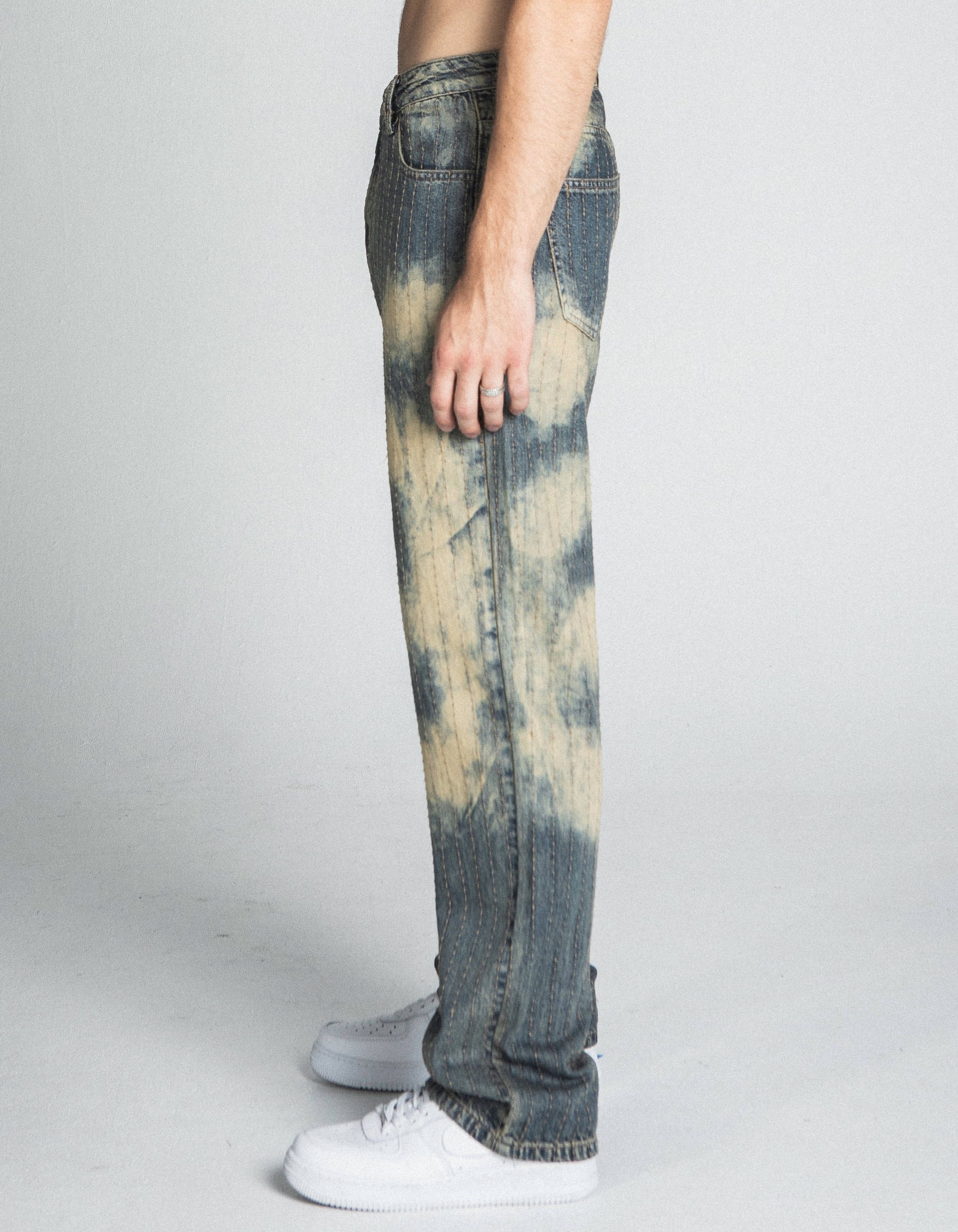 VINTAGE THREAD LINE LOOSE JEANS