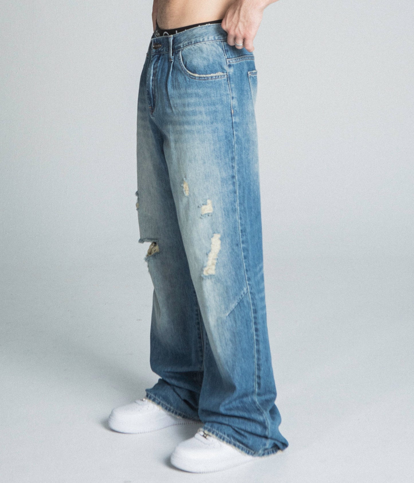 CLASSIC BLUE LIGHTLY DISTRESSED BAGGY JEANS