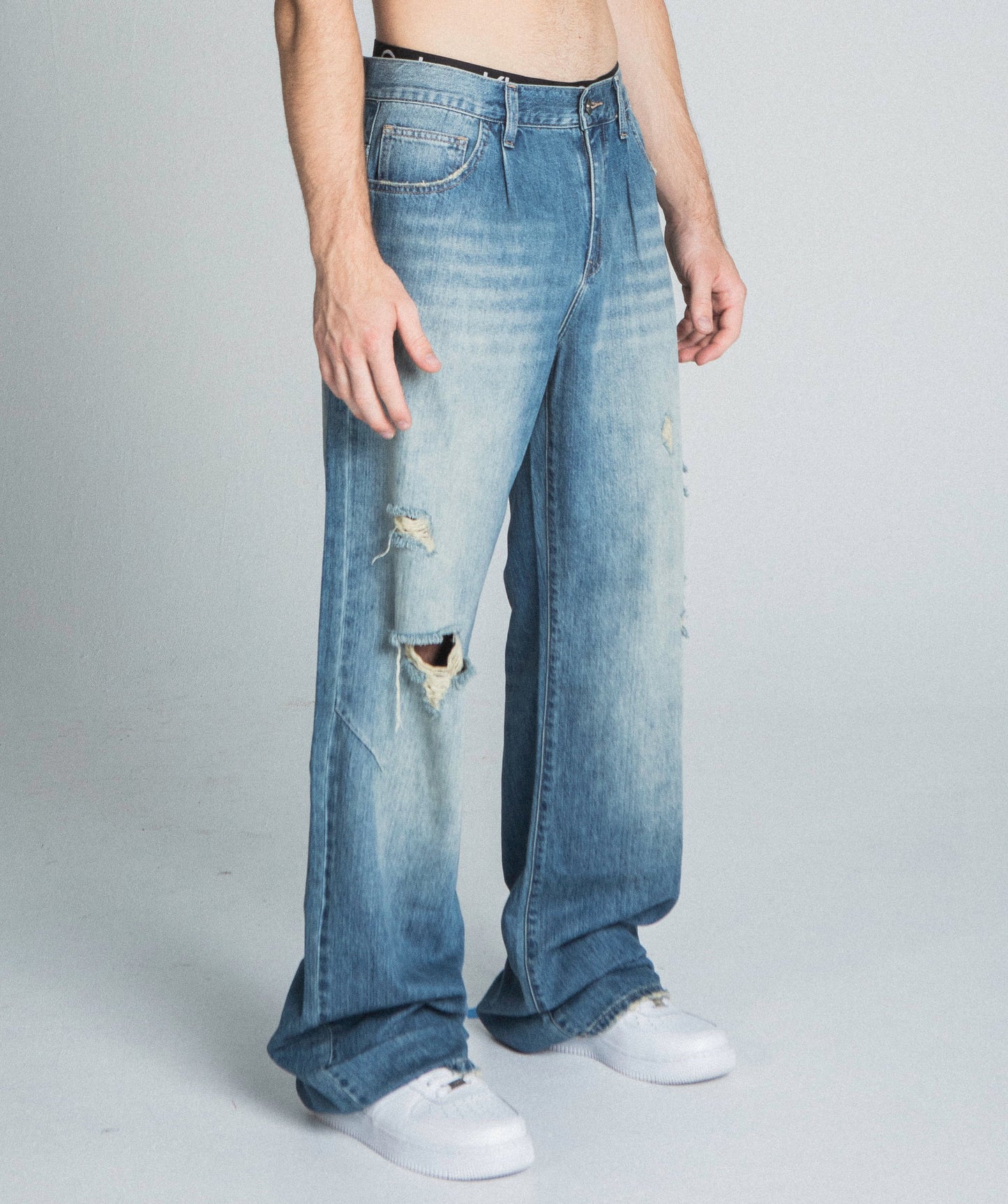 CLASSIC BLUE LIGHTLY DISTRESSED BAGGY JEANS