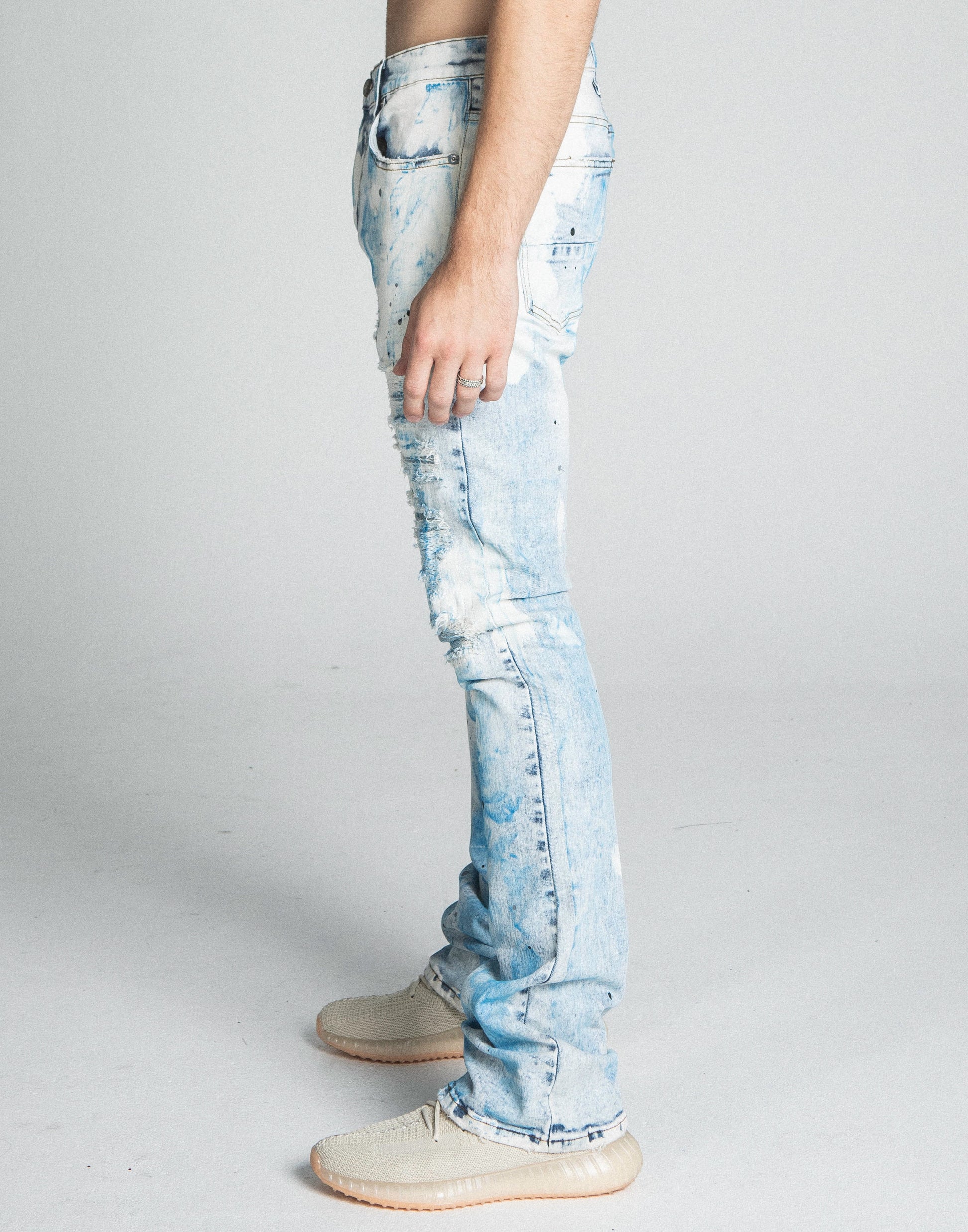 AJ28SK LIGHT BLUE/WHITE PAINT STACKED JEANS