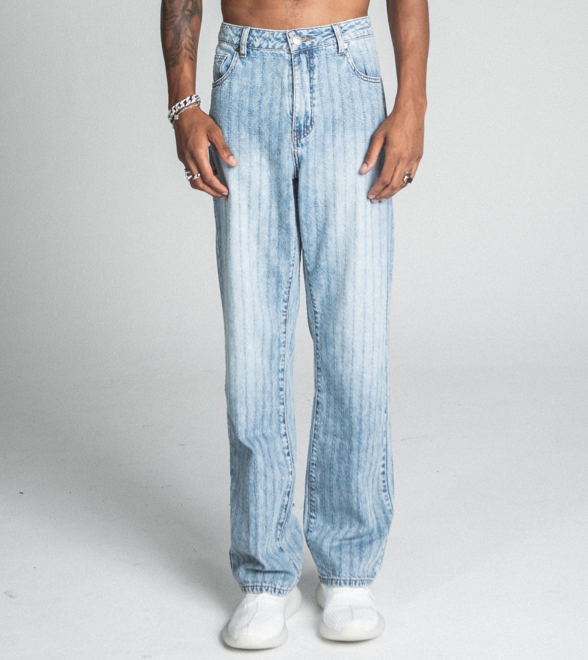 CLASSIC BLUE THREAD LINE LOOSE JEANS