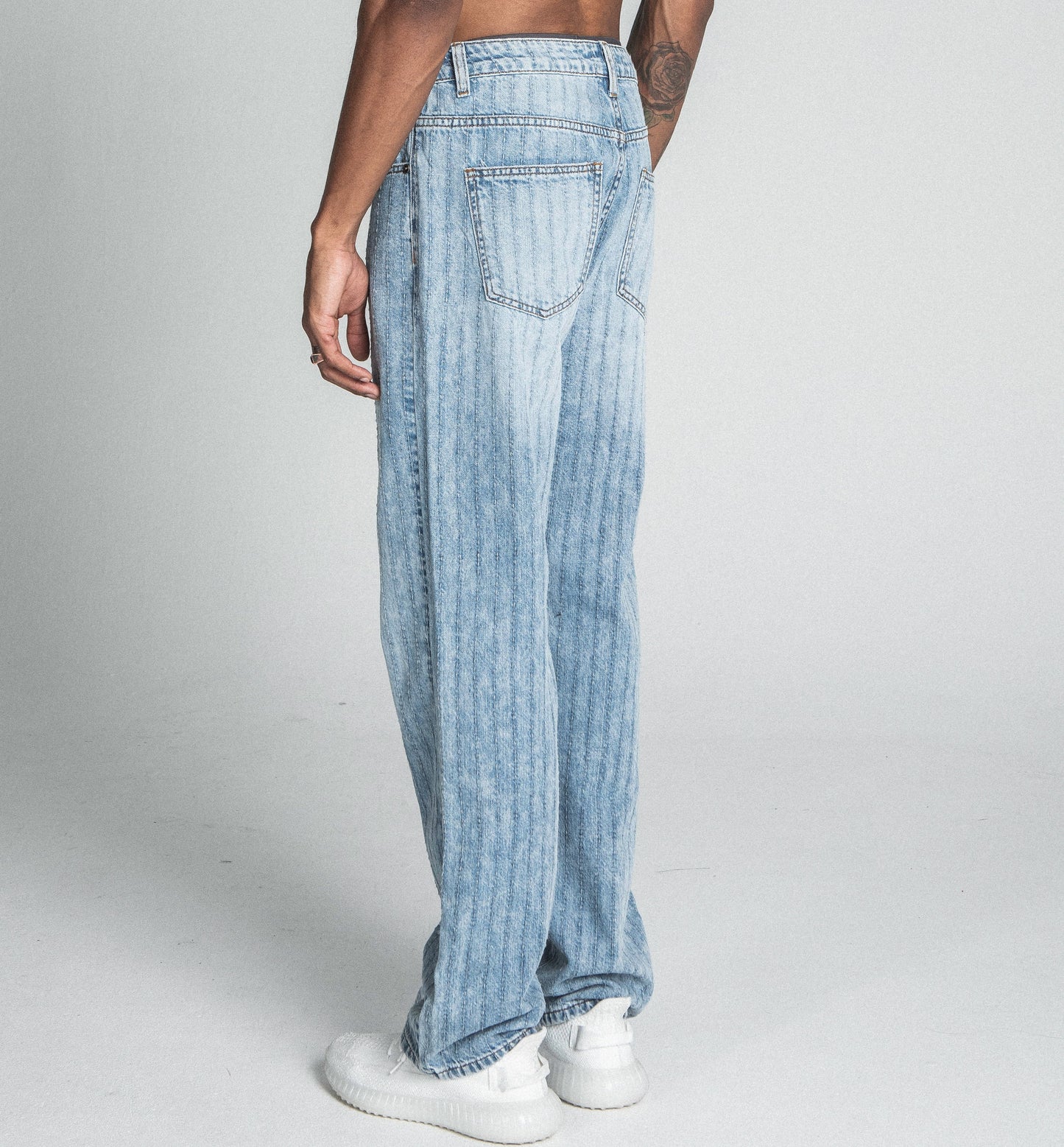 CLASSIC BLUE THREAD LINE LOOSE JEANS