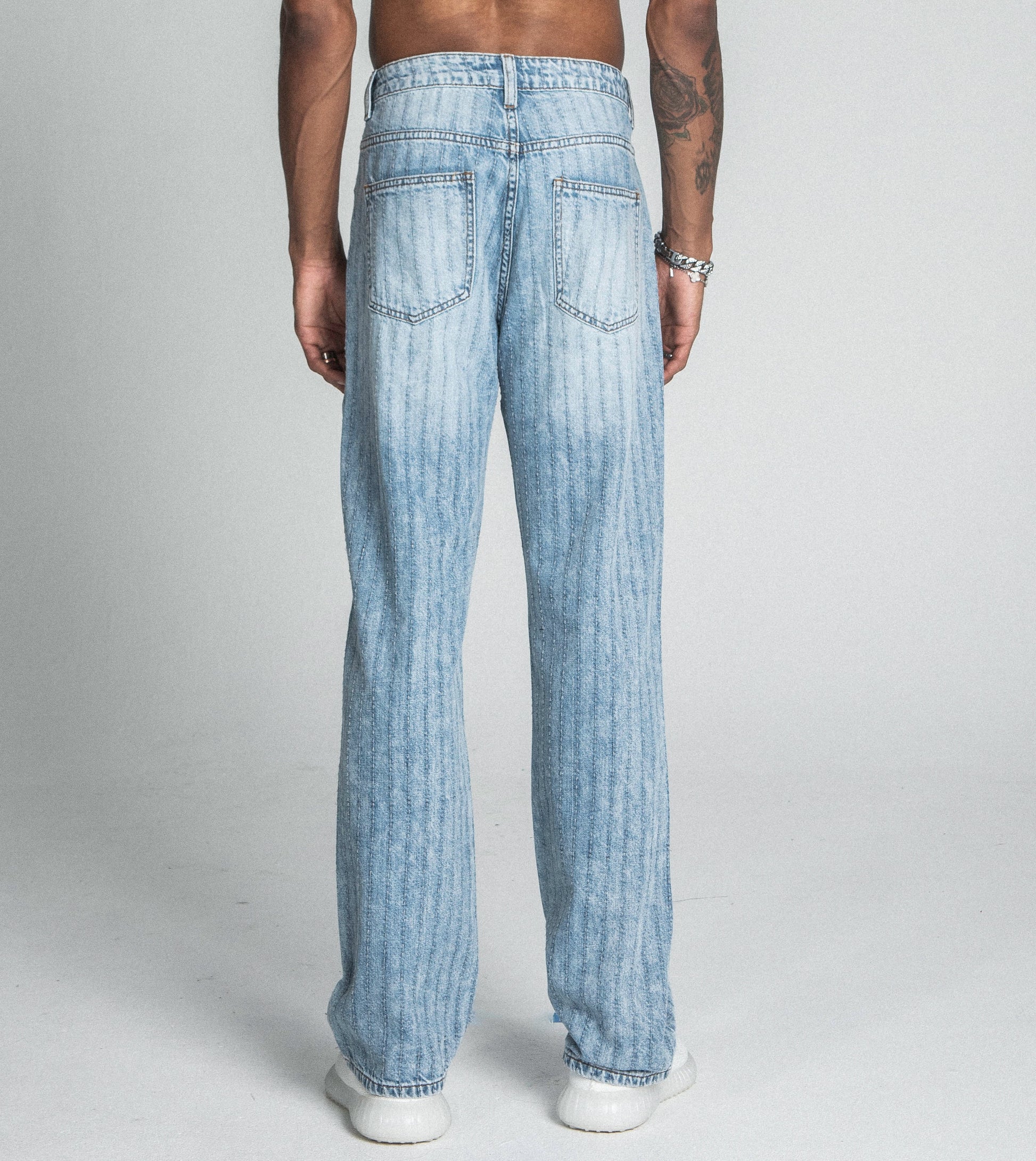 CLASSIC BLUE THREAD LINE LOOSE JEANS