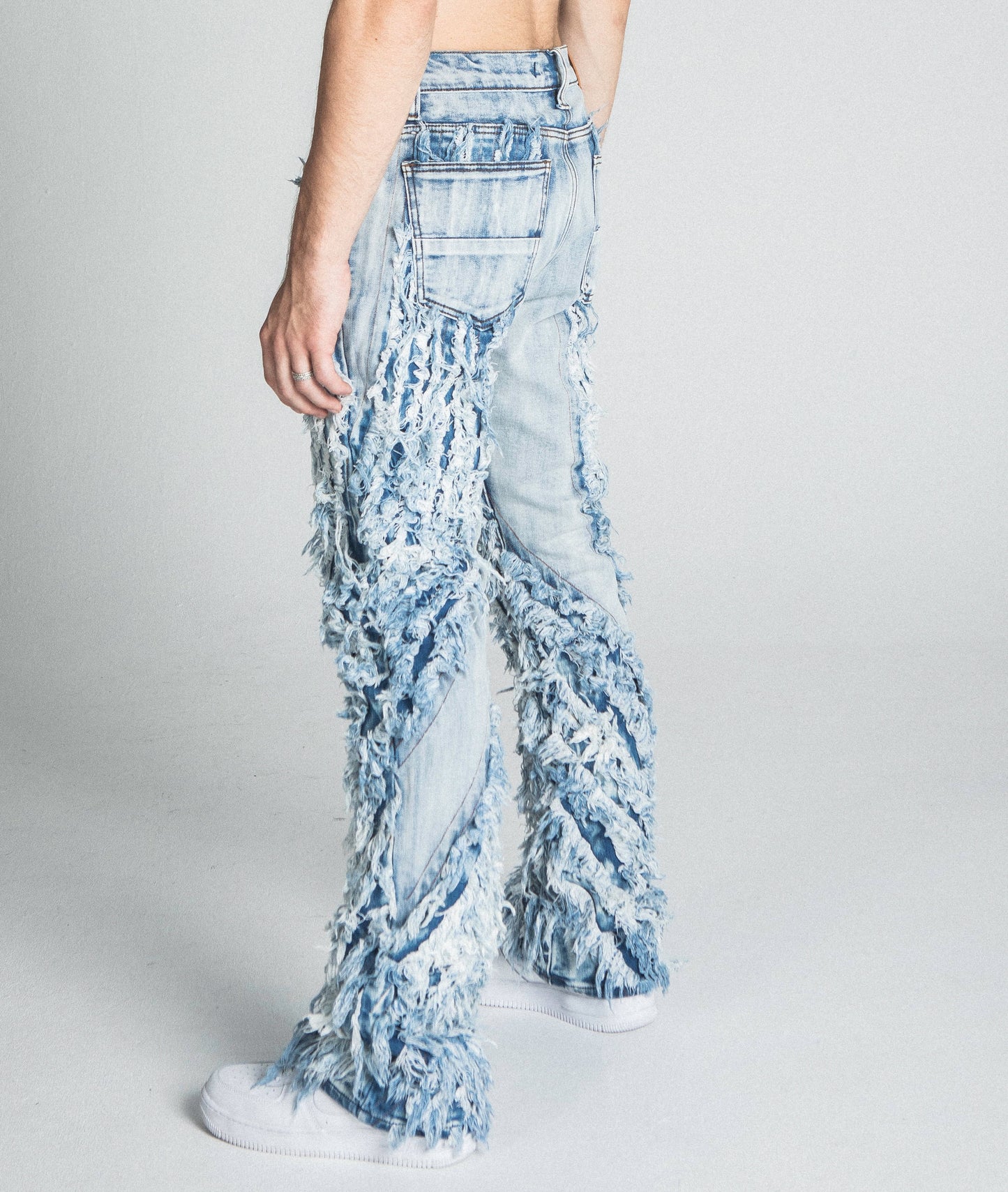 EXTREME FRAYED STACKED JEANS