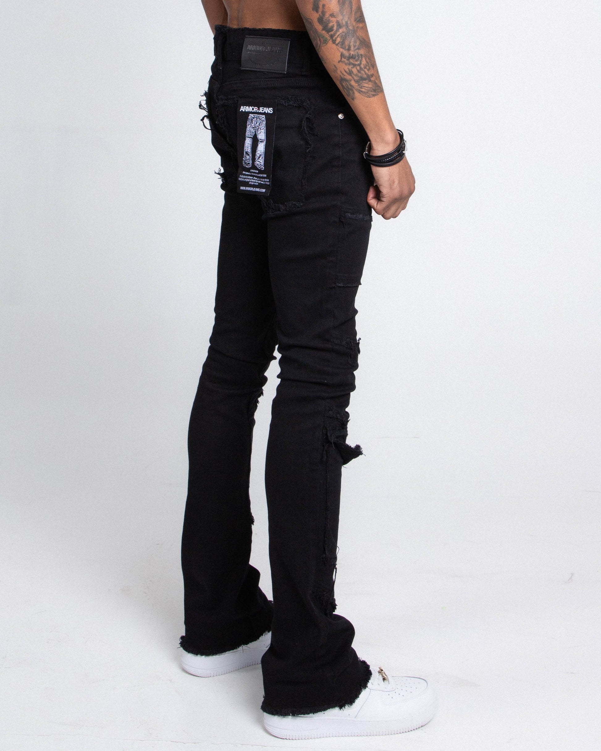 BLACK DISTRESSED JEANS