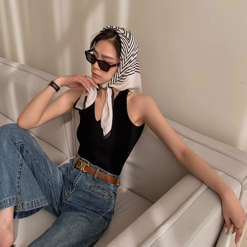 V-neck Sleeveless off-Shoulder Halterneck